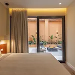 Modern And Luxurous City Apartment
