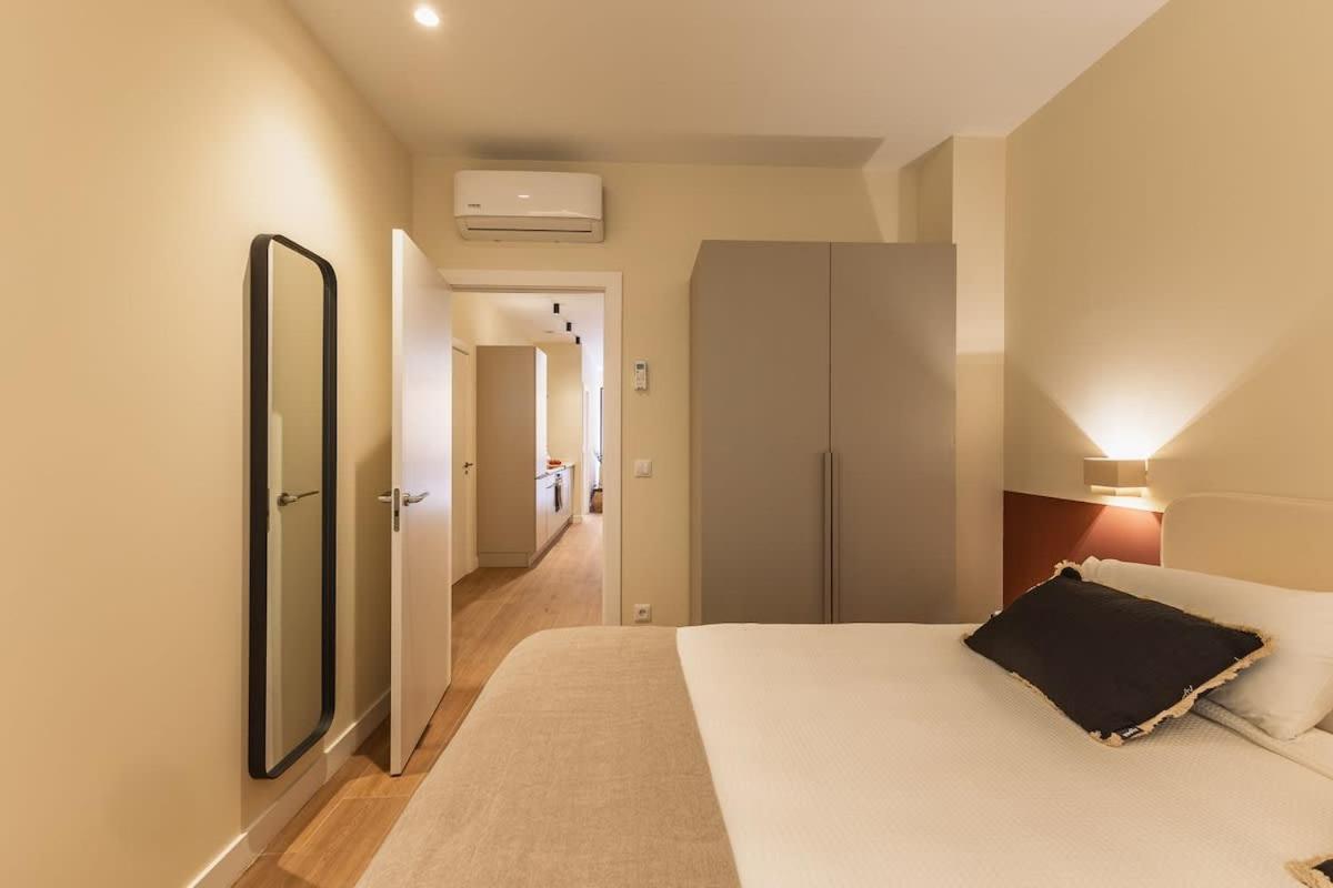 Modern And Luxurous Apartment *